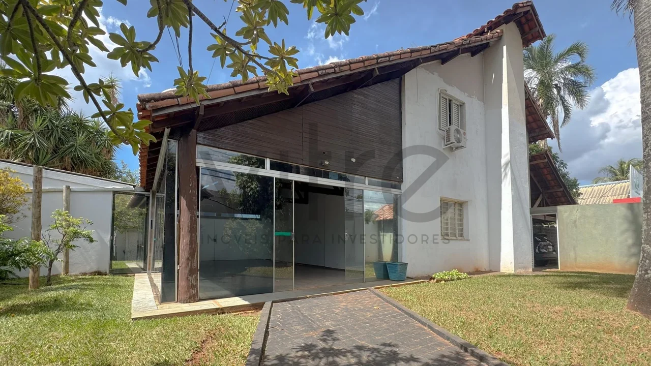 Casa com 5 quartos e 1.315 m² no Jardim Karaíba — foto 1 de 9